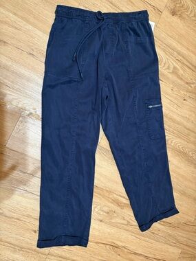 Woman’s Nicole Miller pants with drawstring and cuffed bottom size Large -NWT